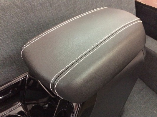 Перетяжка центрального подлокотника Перетяжка центрального подлокотника